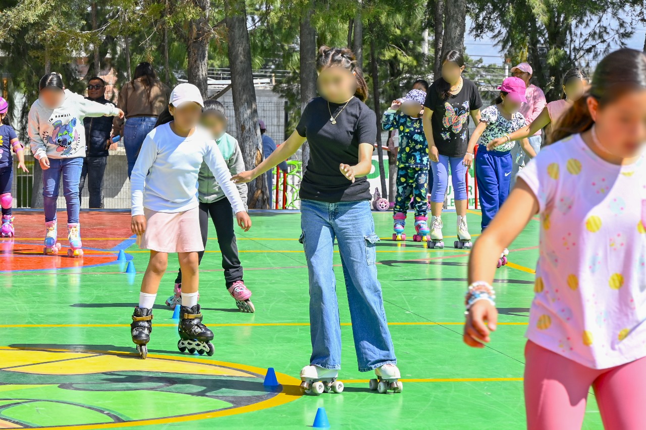 Niñas, niños y jóvenes de Huamantla reciben clase de experto en patinaje